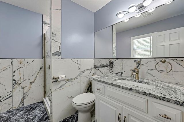 404 NW Briarcliff Road, Kansas City, MO 64116