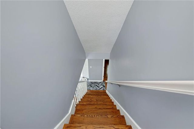 404 NW Briarcliff Road, Kansas City, MO 64116