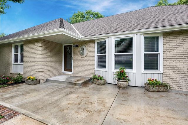404 NW Briarcliff Road, Kansas City, MO 64116