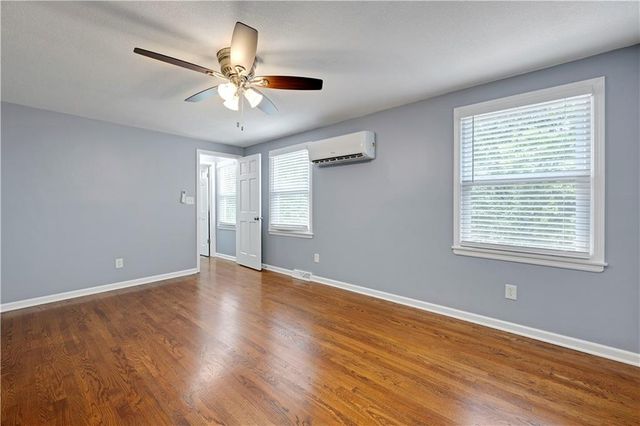 404 NW Briarcliff Road, Kansas City, MO 64116