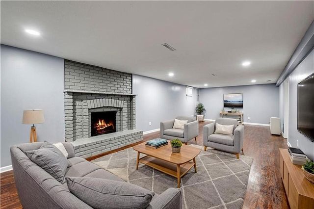 404 NW Briarcliff Road, Kansas City, MO 64116