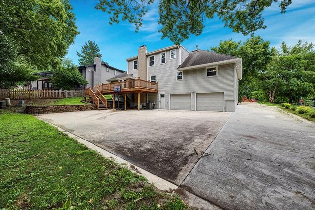 404 NW Briarcliff Road, Kansas City, MO 64116