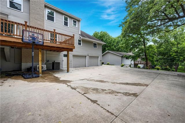 404 NW Briarcliff Road, Kansas City, MO 64116