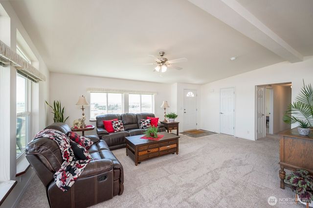7654 Bouldercrest Road NE, Moses Lake, WA 98837