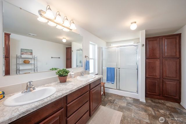 7654 Bouldercrest Road NE, Moses Lake, WA 98837