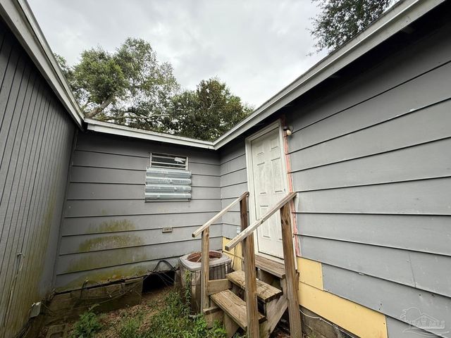 6793 Gulley Ln, Pensacola, FL 32505