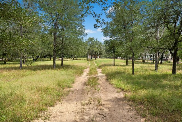 3705 Callihan RD, Luling, TX 78648