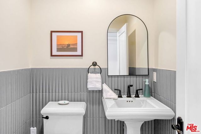 2908 Pacific Avenue, Venice, CA 90291