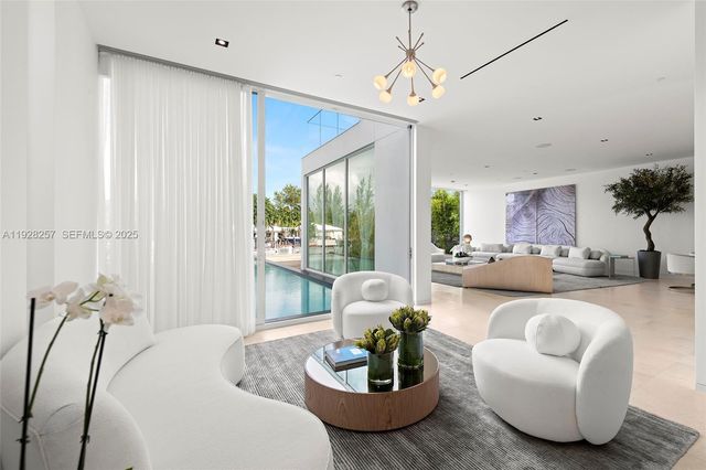 1031 W 48th st, Miami Beach, FL 33140