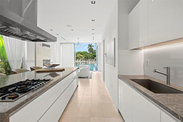 1031 W 48th st, Miami Beach, FL 33140