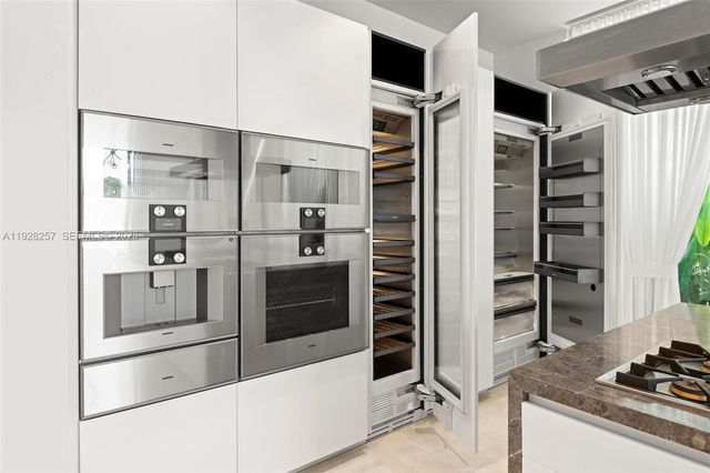 1031 W 48th st, Miami Beach, FL 33140