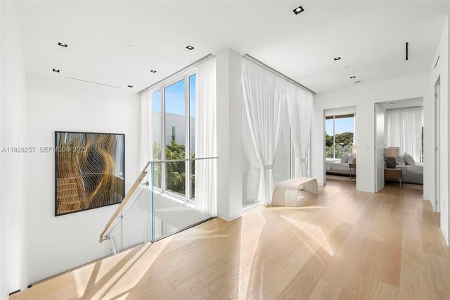 1031 W 48th st, Miami Beach, FL 33140