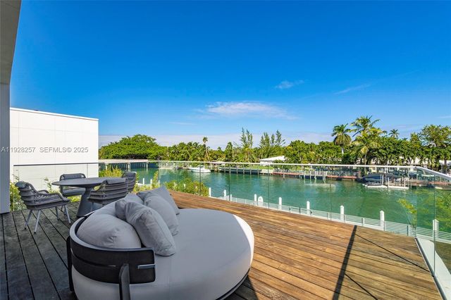 1031 W 48th st, Miami Beach, FL 33140