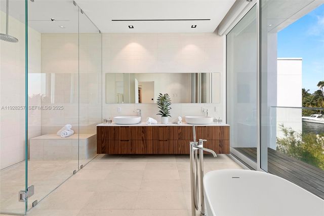 1031 W 48th st, Miami Beach, FL 33140