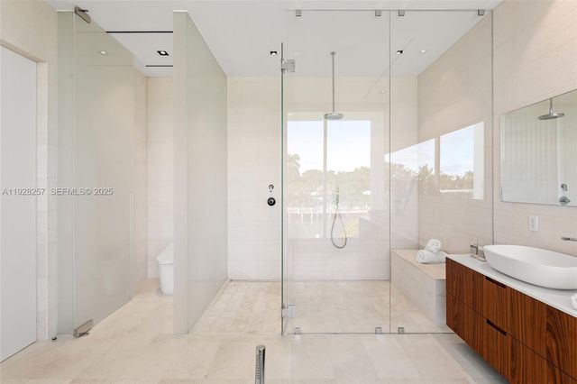 1031 W 48th st, Miami Beach, FL 33140