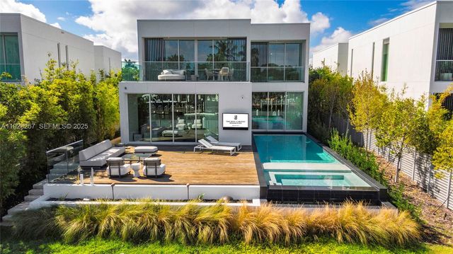 1031 W 48th st, Miami Beach, FL 33140