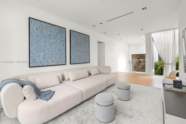 1031 W 48th st, Miami Beach, FL 33140