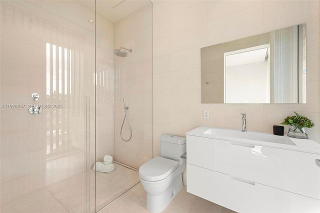 1031 W 48th st, Miami Beach, FL 33140