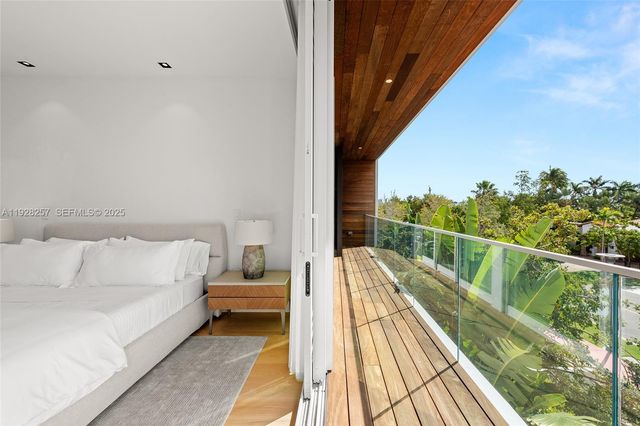 1031 W 48th st, Miami Beach, FL 33140