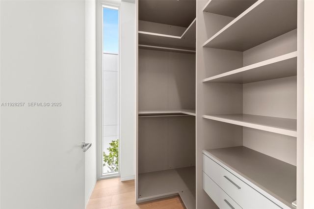 1031 W 48th st, Miami Beach, FL 33140