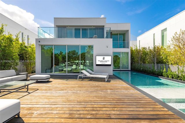 1031 W 48th st, Miami Beach, FL 33140