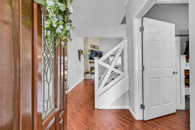 1018 Londonderry Avenue, Friendswood, TX 77546