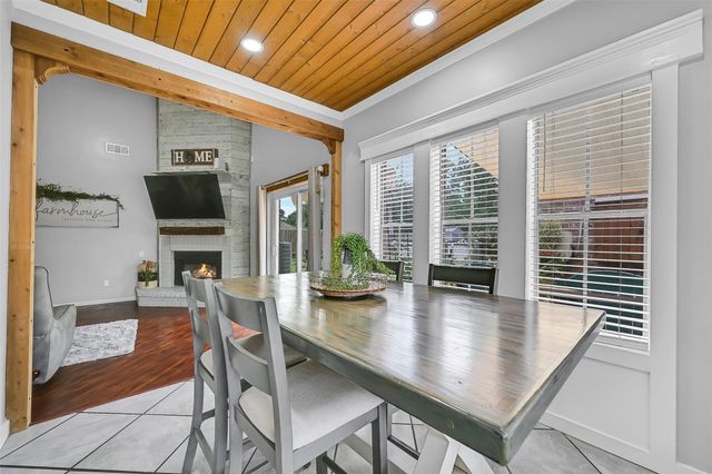 1018 Londonderry Avenue, Friendswood, TX 77546