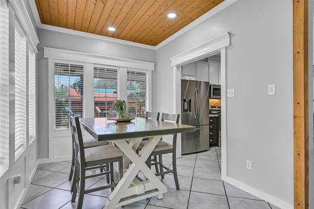 1018 Londonderry Avenue, Friendswood, TX 77546