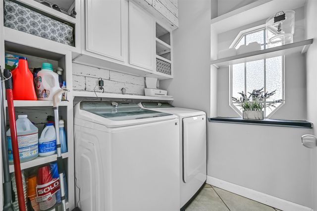 1018 Londonderry Avenue, Friendswood, TX 77546