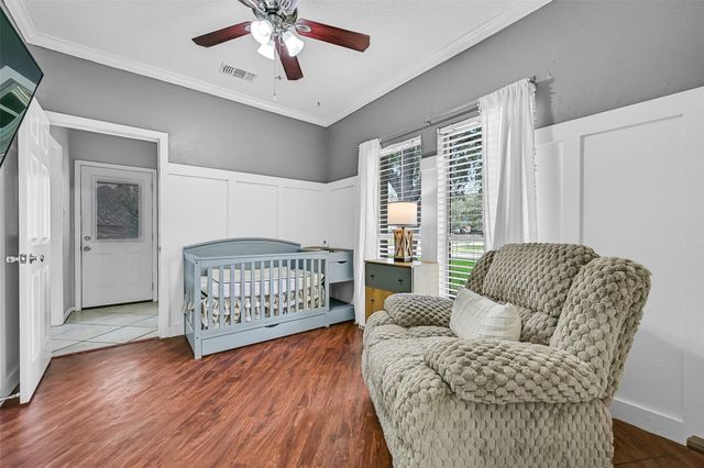 1018 Londonderry Avenue, Friendswood, TX 77546