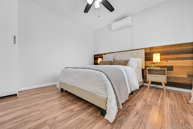 1018 Londonderry Avenue, Friendswood, TX 77546