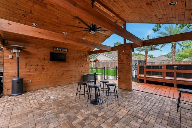 1018 Londonderry Avenue, Friendswood, TX 77546