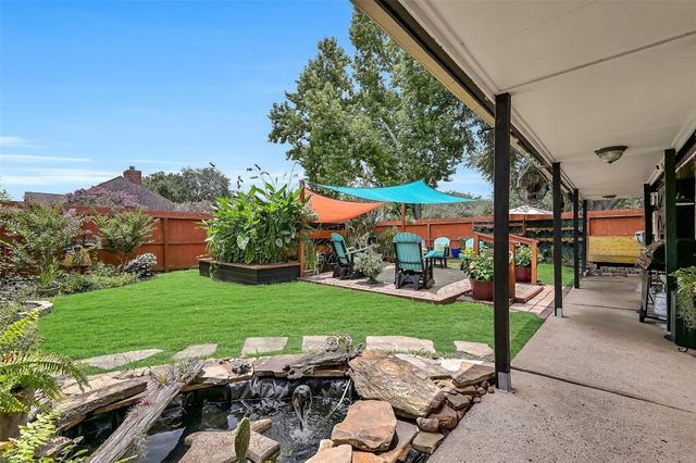 1018 Londonderry Avenue, Friendswood, TX 77546