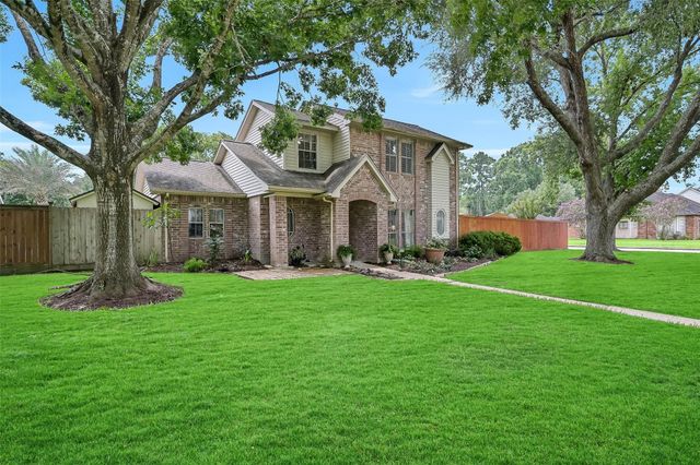 1018 Londonderry Avenue, Friendswood, TX 77546