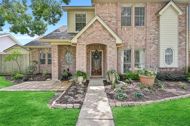 1018 Londonderry Avenue, Friendswood, TX 77546