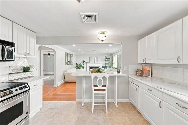 14 Woodhill Drive, Cranston, RI 02920
