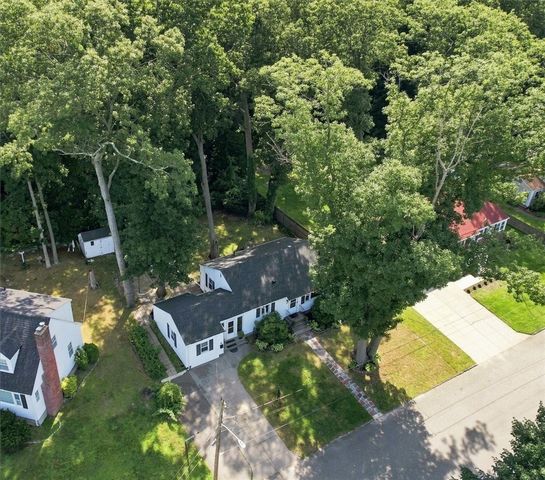 14 Woodhill Drive, Cranston, RI 02920