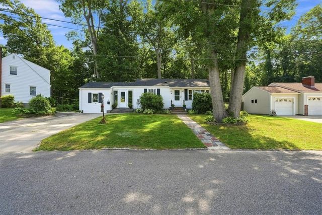 14 Woodhill Drive, Cranston, RI 02920