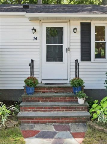 14 Woodhill Drive, Cranston, RI 02920