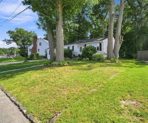 14 Woodhill Drive, Cranston, RI 02920