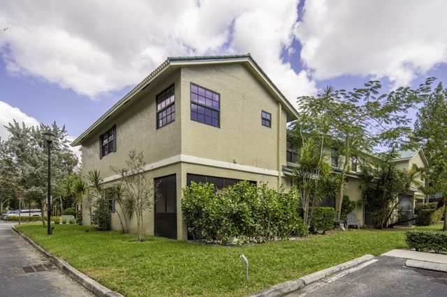 576 Westree Lane, Plantation, FL 33324