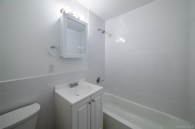671 Bronx River Road LE, Yonkers, NY 10704