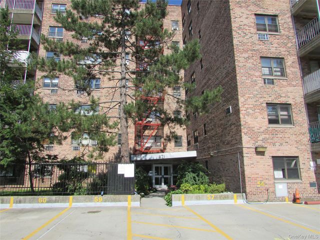 671 Bronx River Road LE, Yonkers, NY 10704