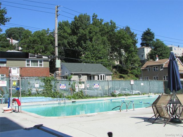 671 Bronx River Road LE, Yonkers, NY 10704