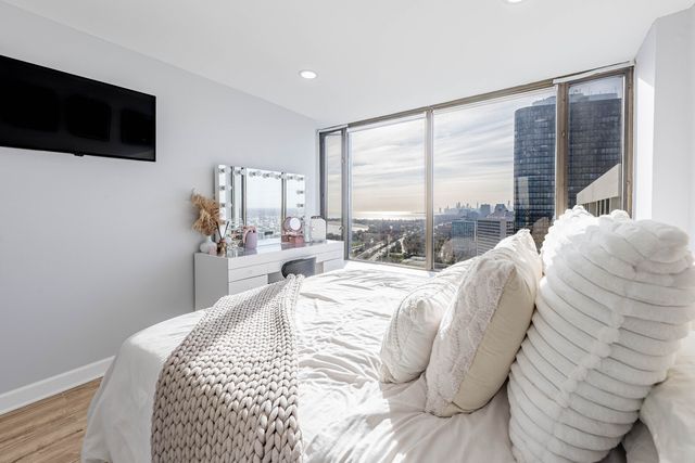 5455 N Sheridan Road 3906, Chicago, IL 60640