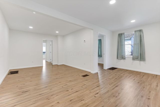 727 W Washington Street, Baltimore, OH 43105