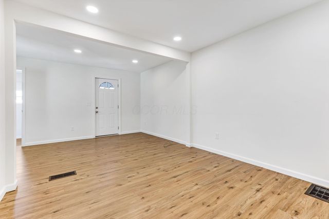 727 W Washington Street, Baltimore, OH 43105