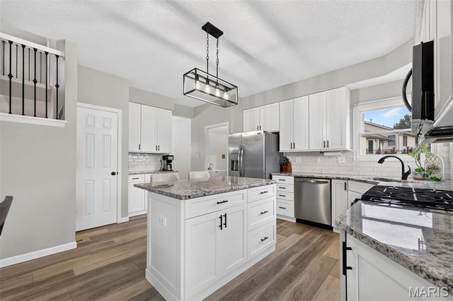34 Country Crossing Estates Drive, St Peters, MO 63376