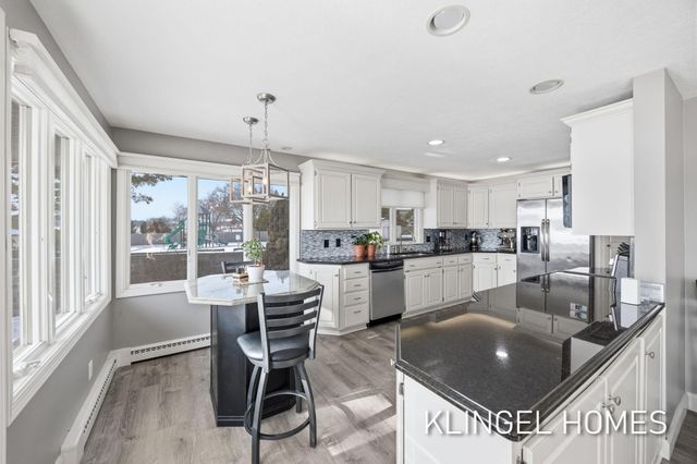 530 Glenwood Avenue, Laketon Twp, MI 49445