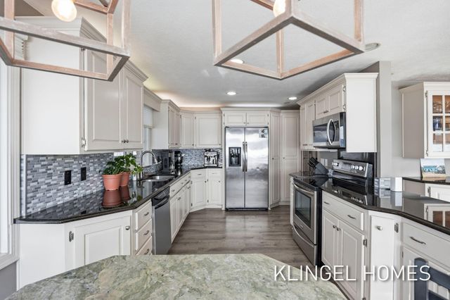 530 Glenwood Avenue, Laketon Twp, MI 49445